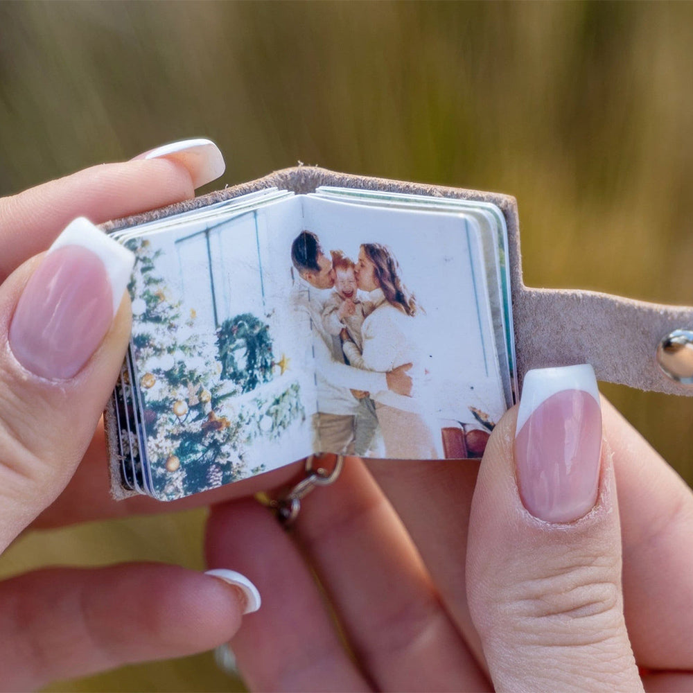 Custom Mini Photo Album Book Keychain 5-10 Photos Small Photo Album Key  Chain Tiny Micro Photo Album Mothers Fathers Day Gift Gift Picture 